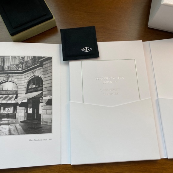Van Cleef and Arpels packaging lot listing 5 - Picture 5 of 6
